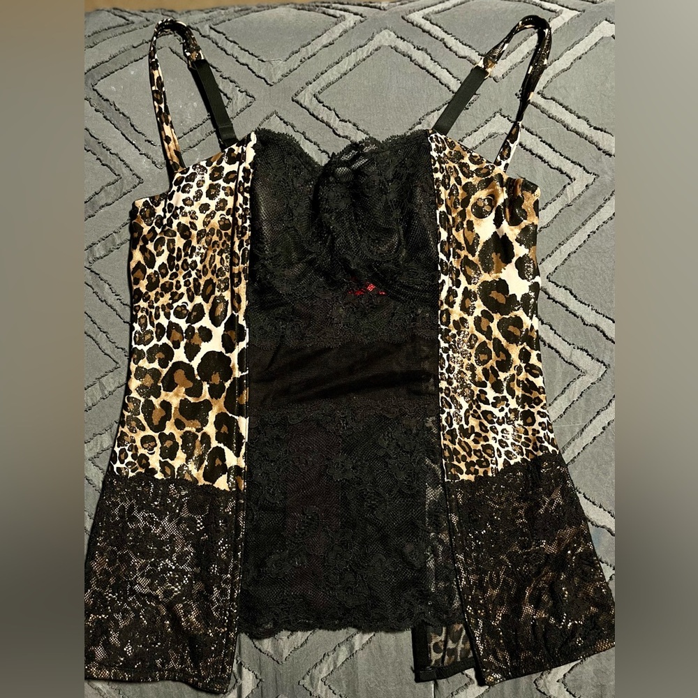 Victoria’s Secret top in size 36C